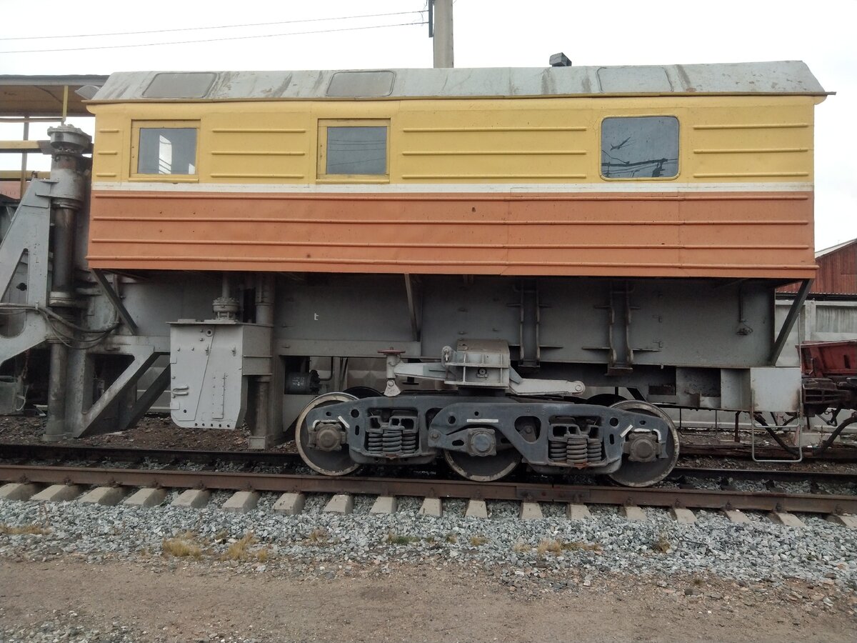 Усиленная, трехостная телега