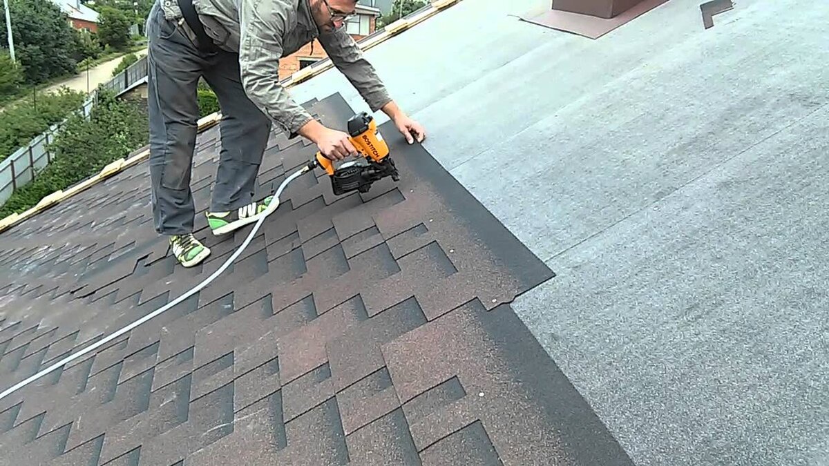 Монтаж гибкой черепицы технониколь. Монтаж мягкой кровли. Шинглас технониколь монтаж. Как положить мягкую кровлю. Мягкая кровля.