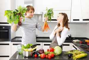 Не  стоит забывать про красивую одежду. Можно ходить в магазин женской  одежды хотя бы пару раз в месяц вместе с ребенком и брать в помощники  подругу (маму, мужа) на случай, если с коляской не разрешат войти в  магазин, но зачастую продавцы, понимая всю ситуацию – соглашаются  впустить маму с коляской, если коляска, конечно, не грязная и не  крупногабаритная. 
 