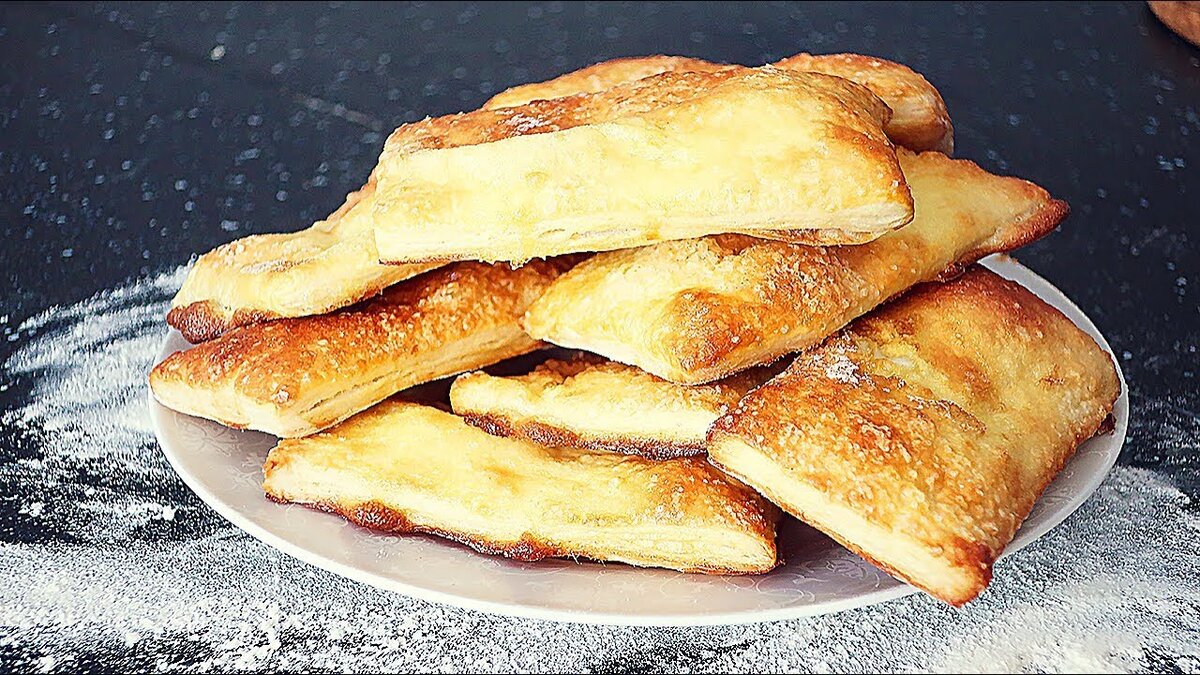 из готового слоеного теста с сахаром. из готового слоеного теста с сахаром. язычки из дрожжевого теста. язычки из слоеного теста с сахаром. слойки с конфитюром.