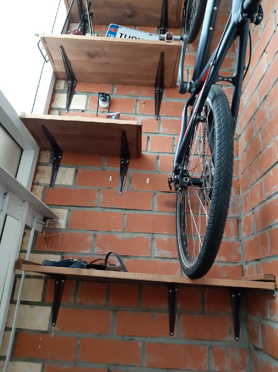 Приспособления для хранения велосипеда. Как сделать крепление велосипеда на стену