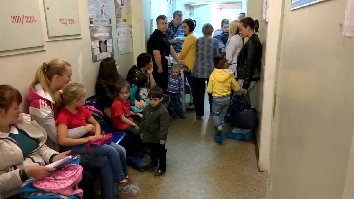 Дети в поликлинике фото "Учитесь правильно подавать вещи в гардероб!", так нас встретили в раздевалке де