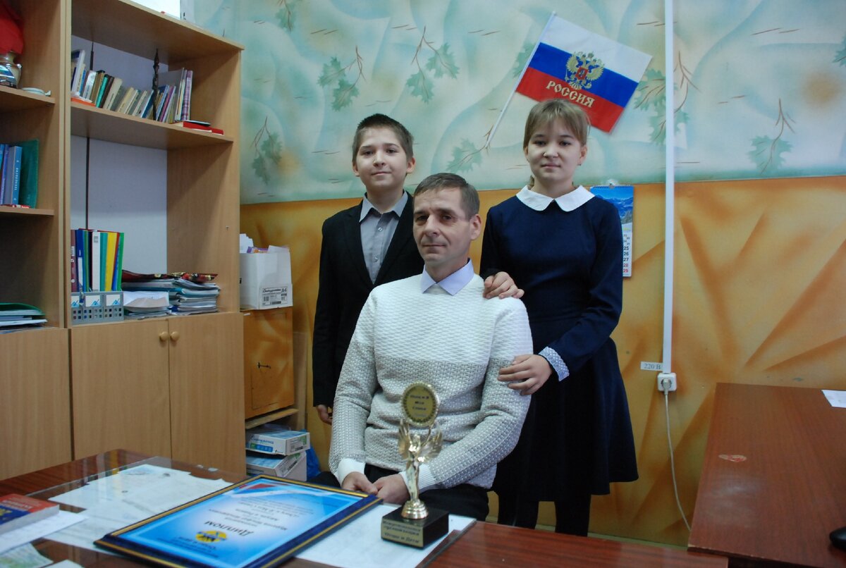 На снимке:Муратовы