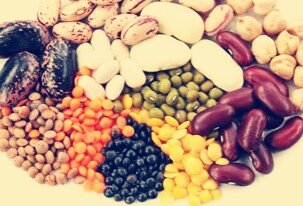 Фасоль - в ней содержится большое количество цинка и минералов, которые важны для здоровья глаз, цинк позволяет лучше видеть в вечернее время суток и препятствует развитию катаракты глаз.