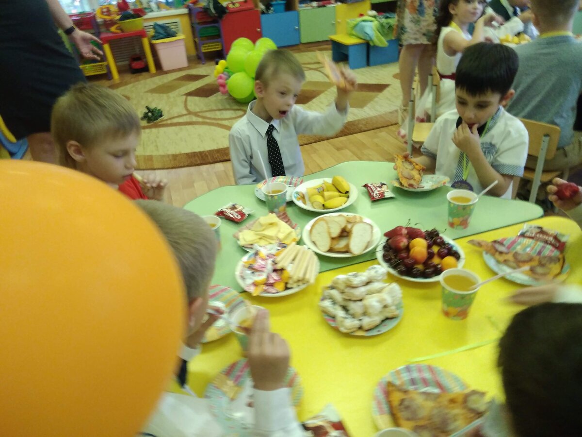 В группе детского сада.