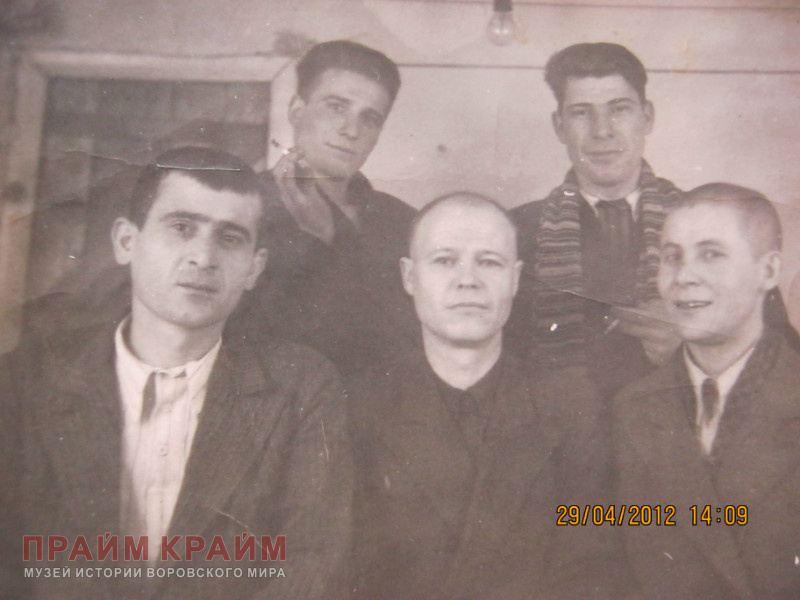 Мордаков - третий в первом ряду. Источник: https://www.primecrime.ru