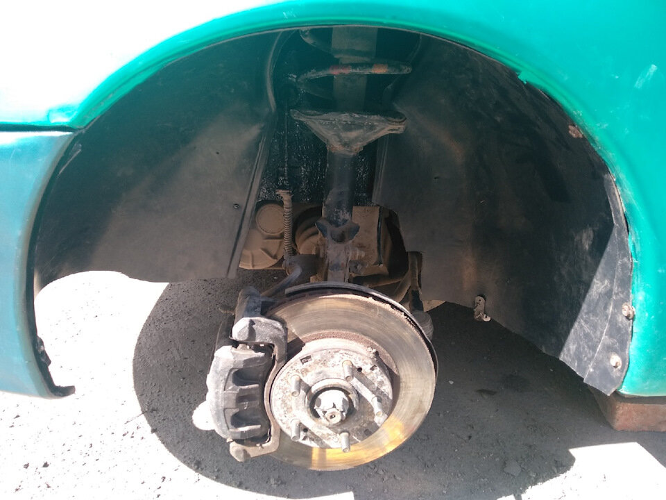 Передний подкрылок от Москвича 2141 на Мицубиши Кольт 5