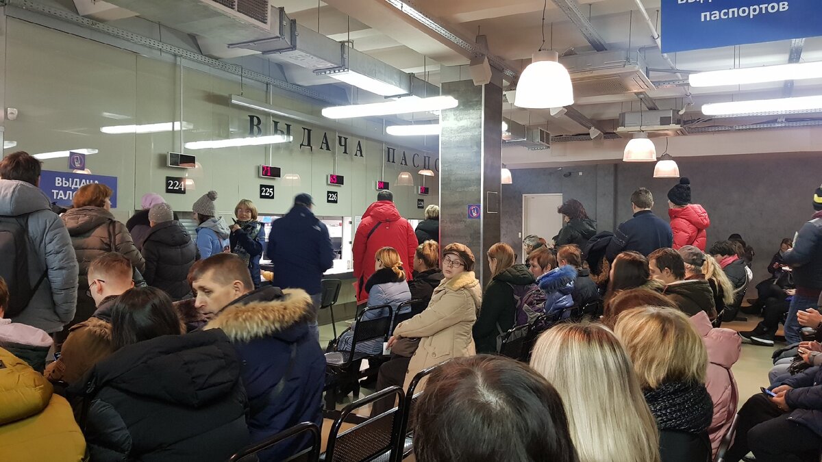 Санкт-Петербург, ул. Красного Текстильщика, д. 10 - зал выдачи документов