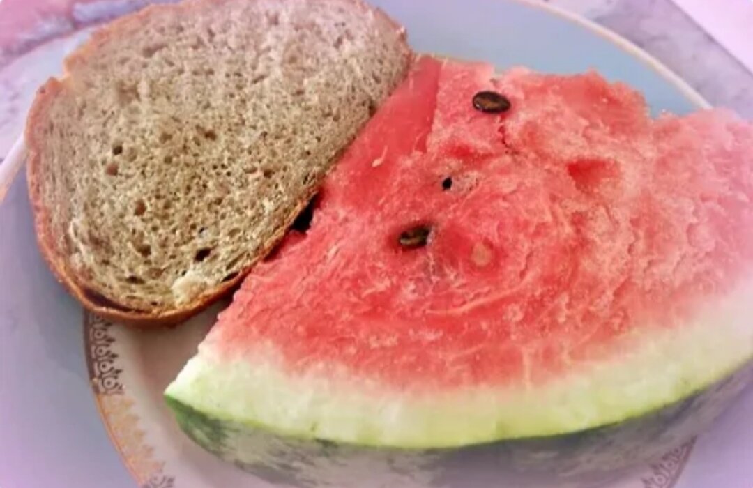хлеб с арбузом. Фото с "Яндекс.Картинки"