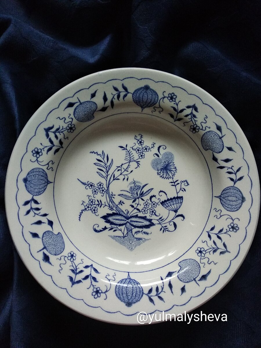 Знаменитый луковый узор, придуманный в германском Мейсене в 18 веке 