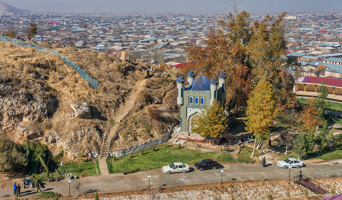 Мавзолей "Гавсул Азъама" в поселке Гус. Фото Андрея Кудряшова, "Фергана"