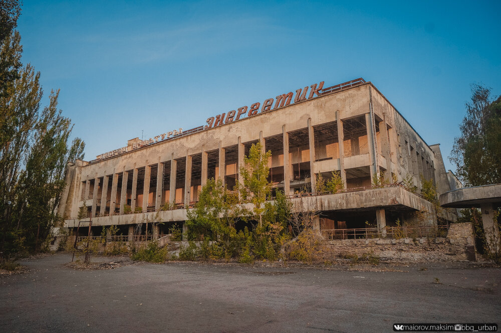 Дк энергетик. Дворец культуры Энергетик Припять. ДК Энергетик Чернобыль. ДК Энергетик Припять сталкер. Дворец культуры Энергетик сталкер.