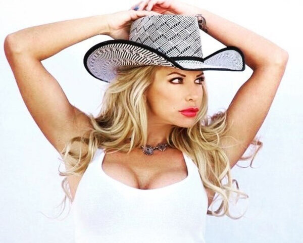 Jamie Frontz👑 (@prettypinkacres) — Instagram