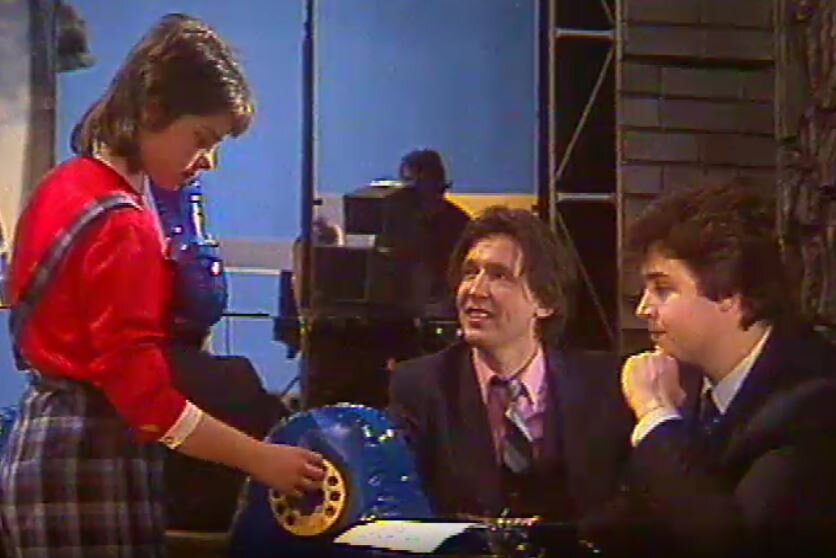 Ведущие программы "Шире круг. К 8 марта"  Вячеслав Малежик и Алексей  Гарнизов 