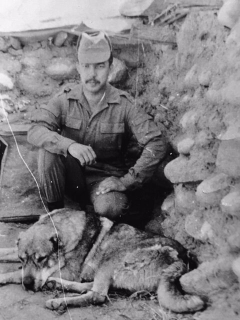 ТрофеиРядом с землянкой. Я и Чугор... 