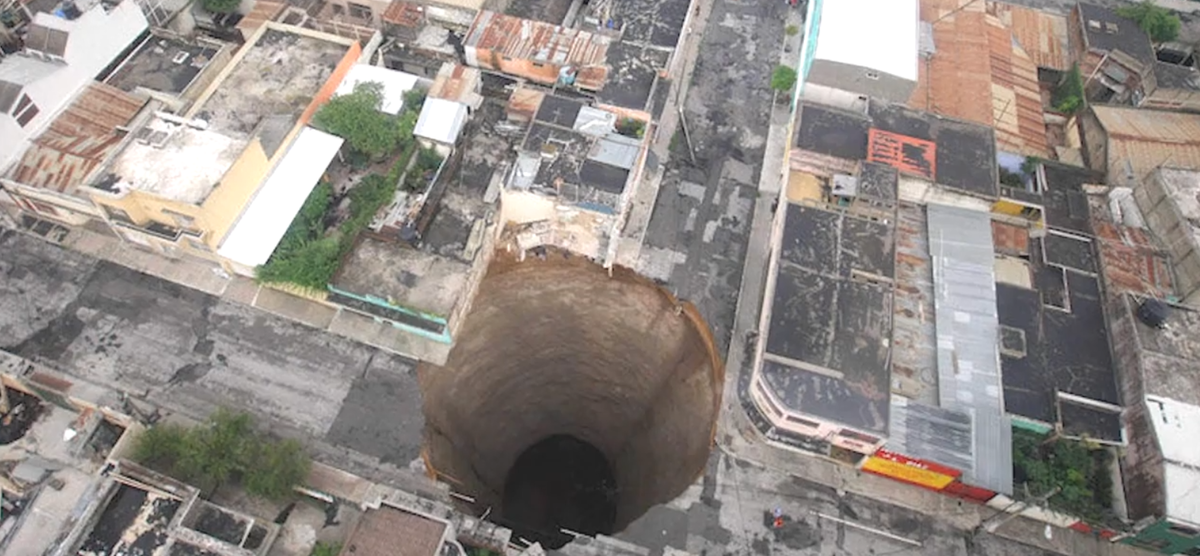 Карстовая воронка в Гватемале