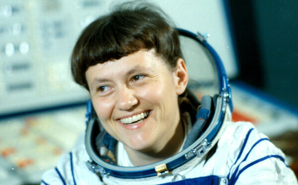 Светлана Савицкая, первая женщина, вышедшая в открытый космос, единственная женщина - дважды Герой Советского Союза.