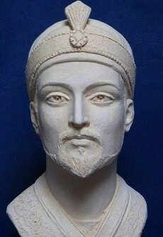 Здесь и далее по тексту размещены наиболее известные изображения Акбара I, как средневековые, так и более современные