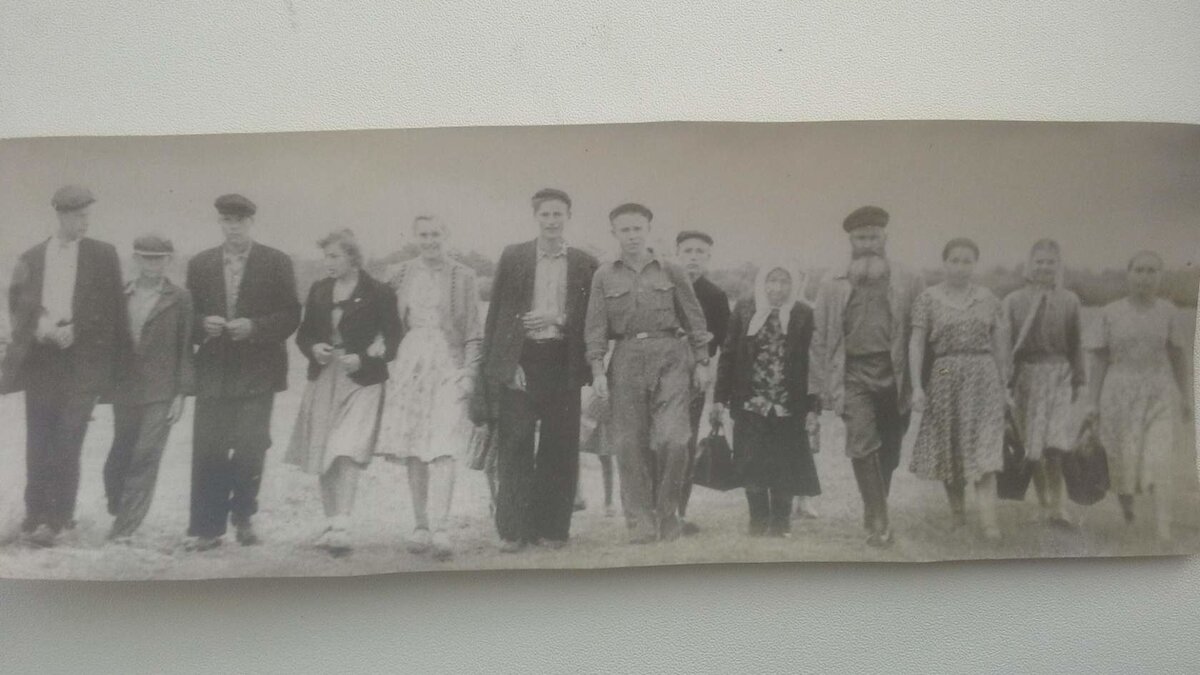 Проводы в армию дяди Федора Ивановича Сергина в 1958 году , д. Мамыловка ( г. Мамадыш ) Юрий Сергин.