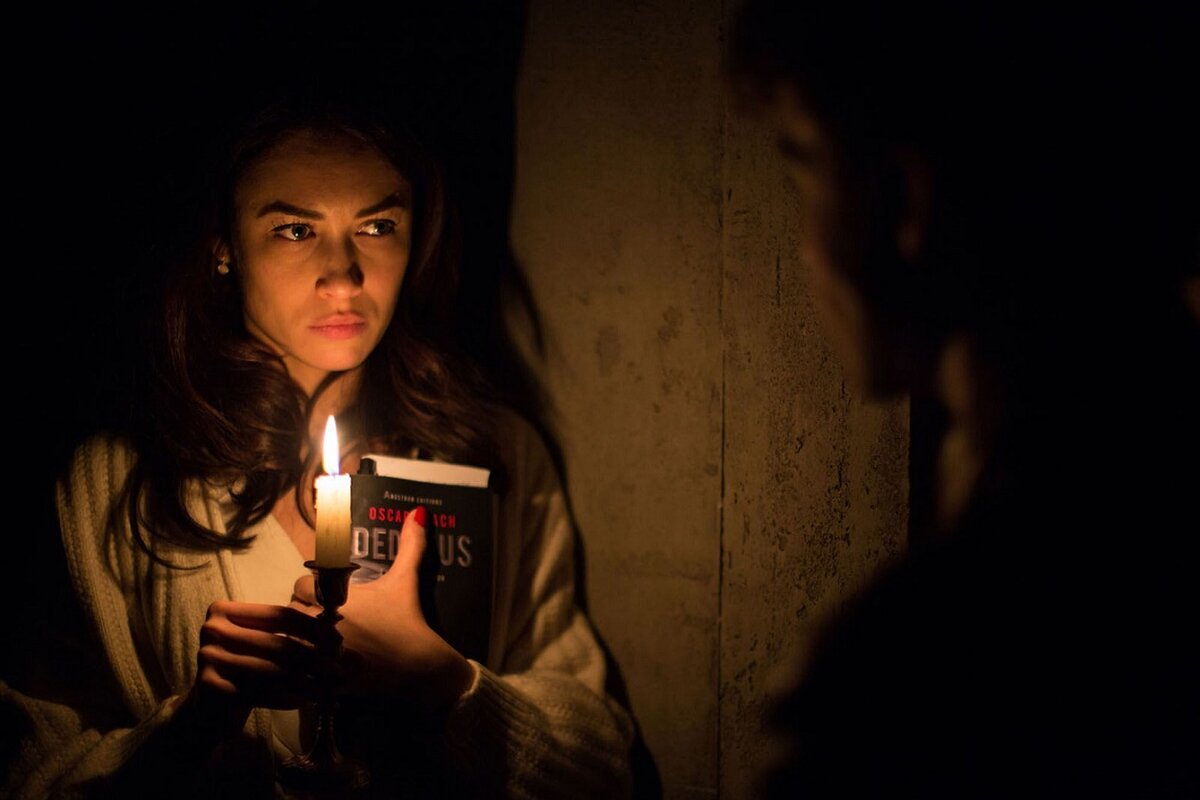 Что вы доколупались до Оли Куриленко, почему у нее здесь такой противоречивый образ! Она над авторами фильма не стояла, свечку им не держала.