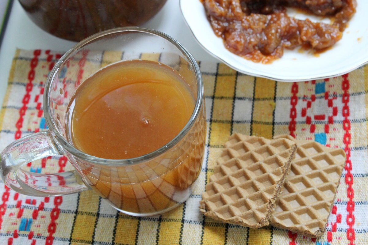 Компот из забродившего яблочного варенья