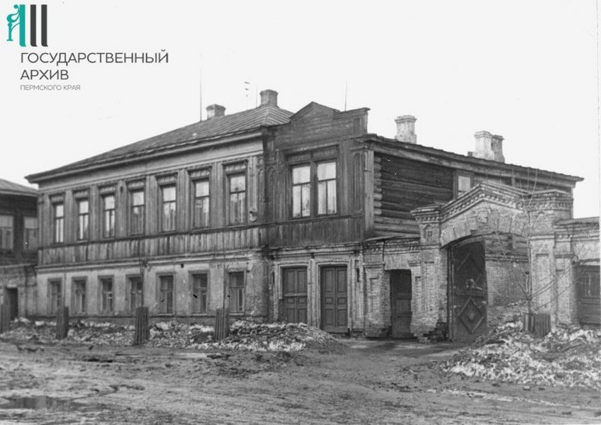 Внешний вид дома, в котором жил А.Д. Городцов. 1950-1970. Источник: ГАПК
