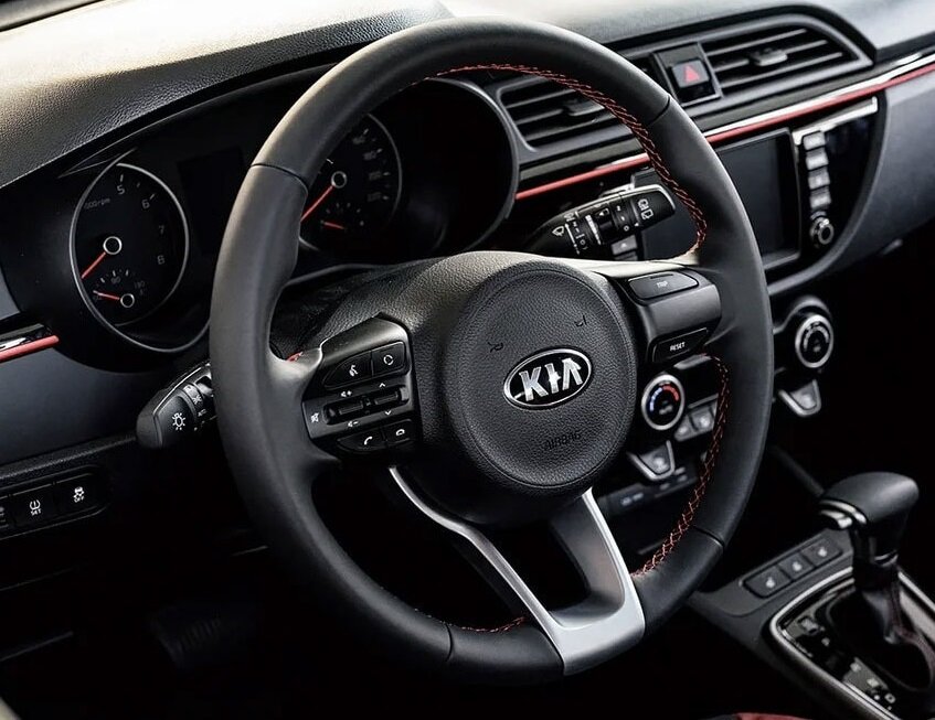 Салон Kia Rio Red Line