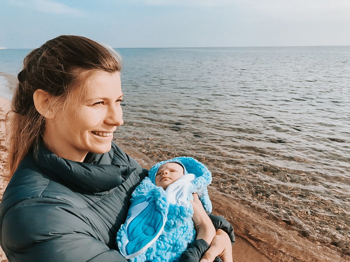 мы с дочкой сразу после выписки из роддома