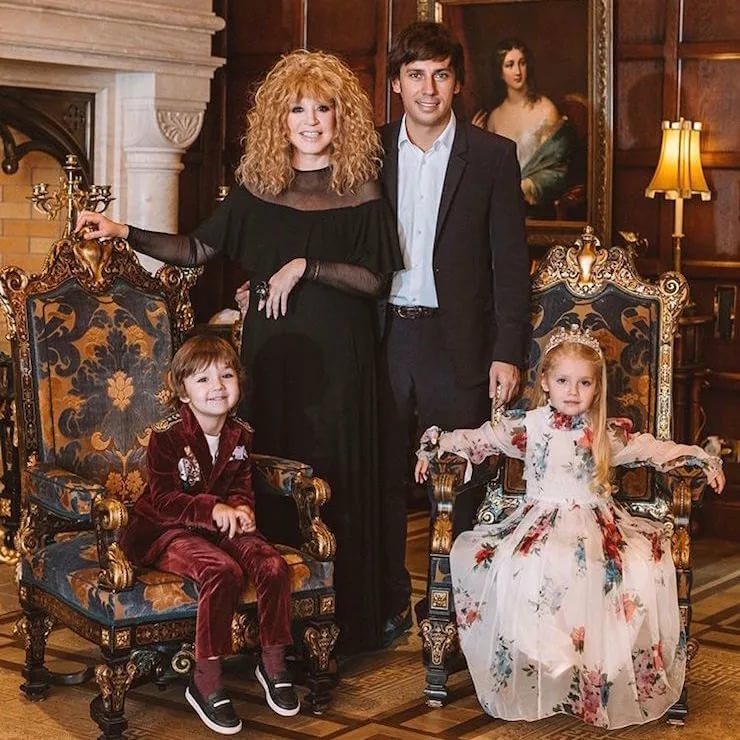 Красивая семья