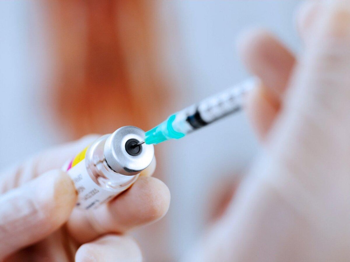 Спойлер: нет.

11 августа 2020 года Россия официально зарегистрировала вакцину от COVID-19, со странным названием: Гам-КОВИД-Вак (или Спутник V).
