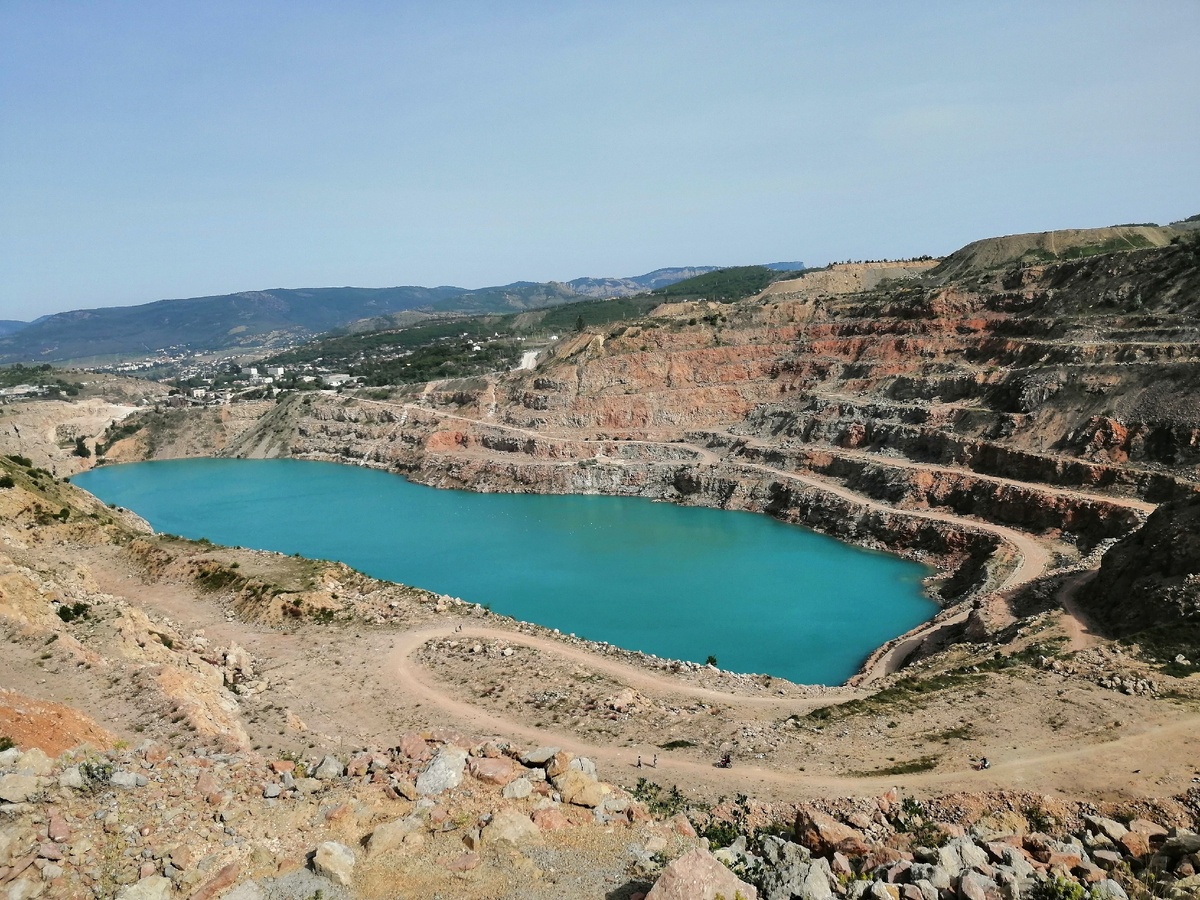 Фотография не передаёт величие этого места с высоты, поверьте захватывает дух когда впервые за слоном земли увидишь этот карьерище