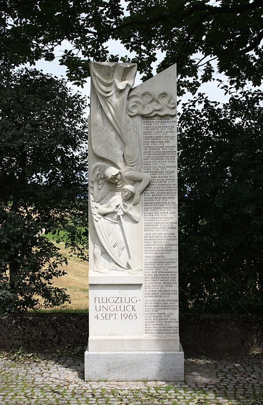 Мемориал погибшим в авиакатастрофе