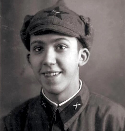 Знаменитому комику и цирковому артисту Юрию Владимировичу Никулину были одинаково подвластны яркие комедийные и драматические роли.-7