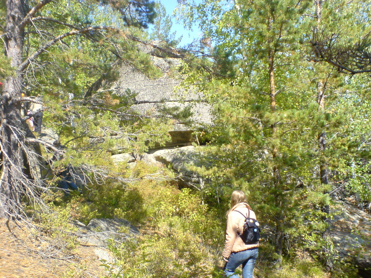 Восхождение на сопку Очаровательная. На фото - моя давняя подруга. Фото 2008 г.