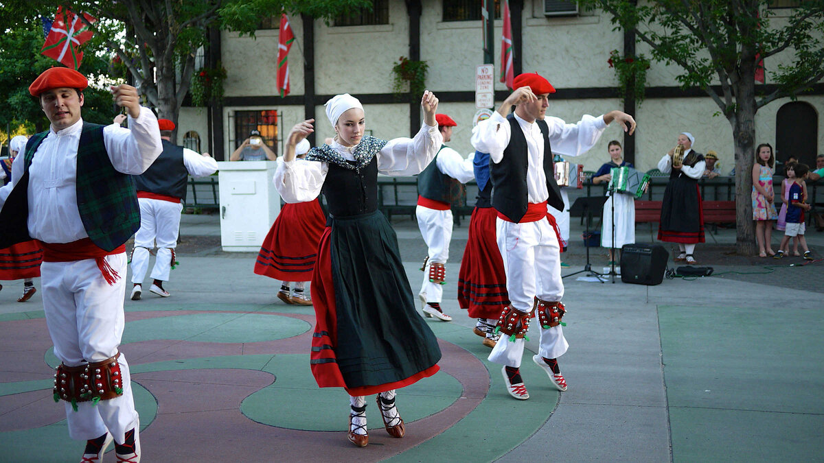 Баски фото людей