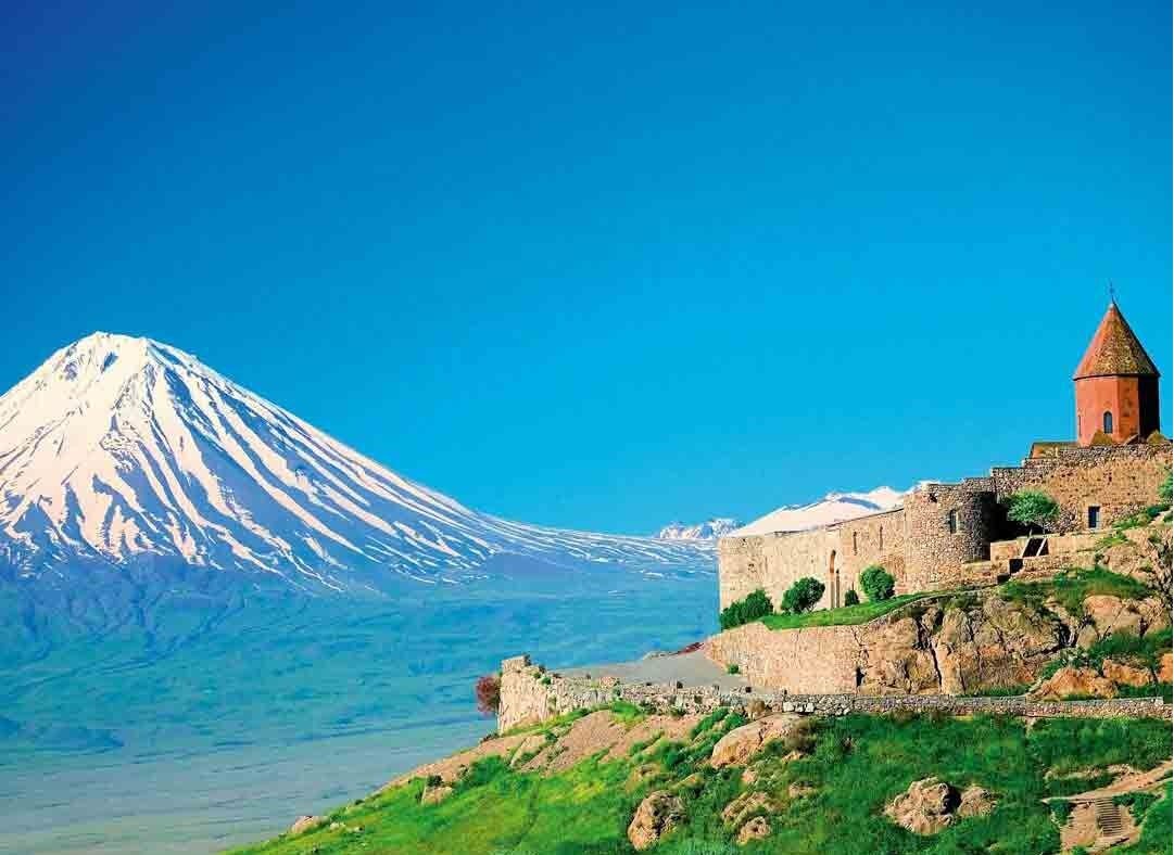 Хор Вирап (арм. «խոր վիրապ» - «глубокая темница») - армянскй монастырь, находящийся близ границы с Турцией.