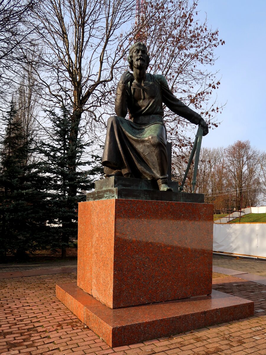 Памятник Федру Коню (скульптор О. Комов).