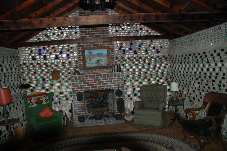 Так выглядит изнутри один из "бутылочных" домов. Источник: relaxshax.wordpress.com