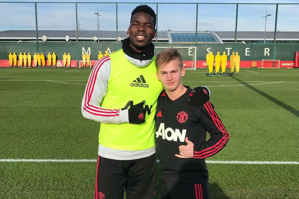Сергей Пиняев и Поль Погба на базе клуба  «Манчестер Юнайтед»