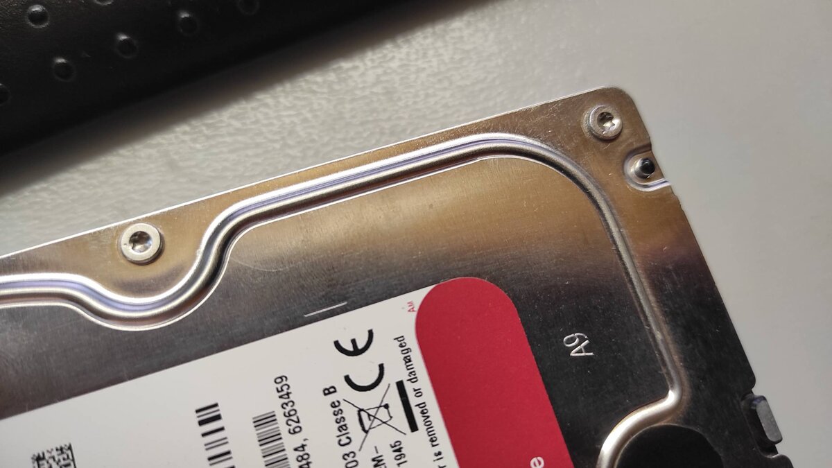 Смотрим следы вскрытия HDD, фото автора канала 