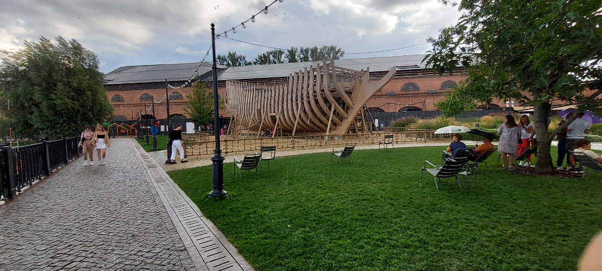 Детская площадка в виде корабля