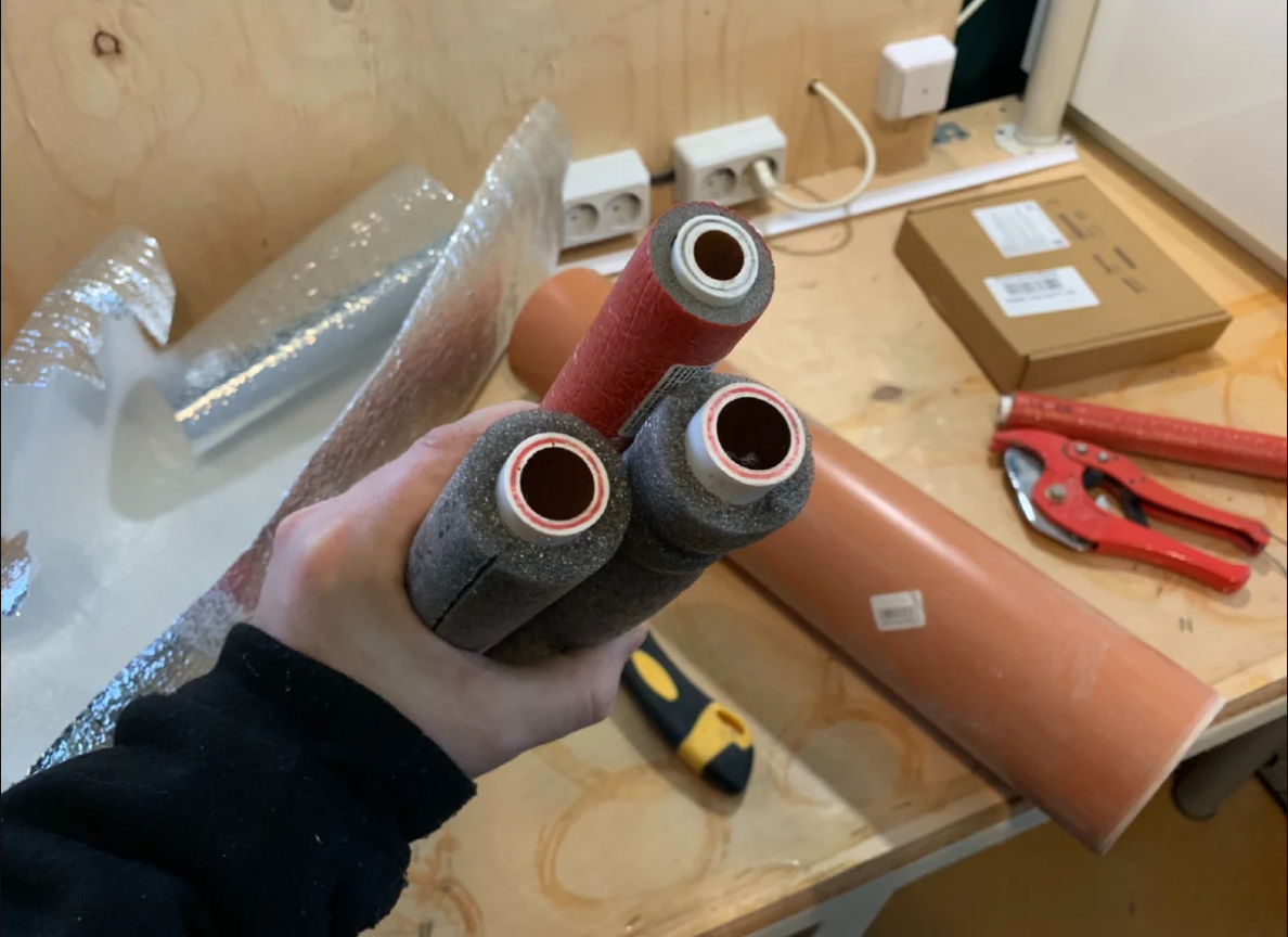 Процесс изготовления теплотрассы  (Картинка с zen.yandex.ru из статьи, ссылка на которую в тексте)