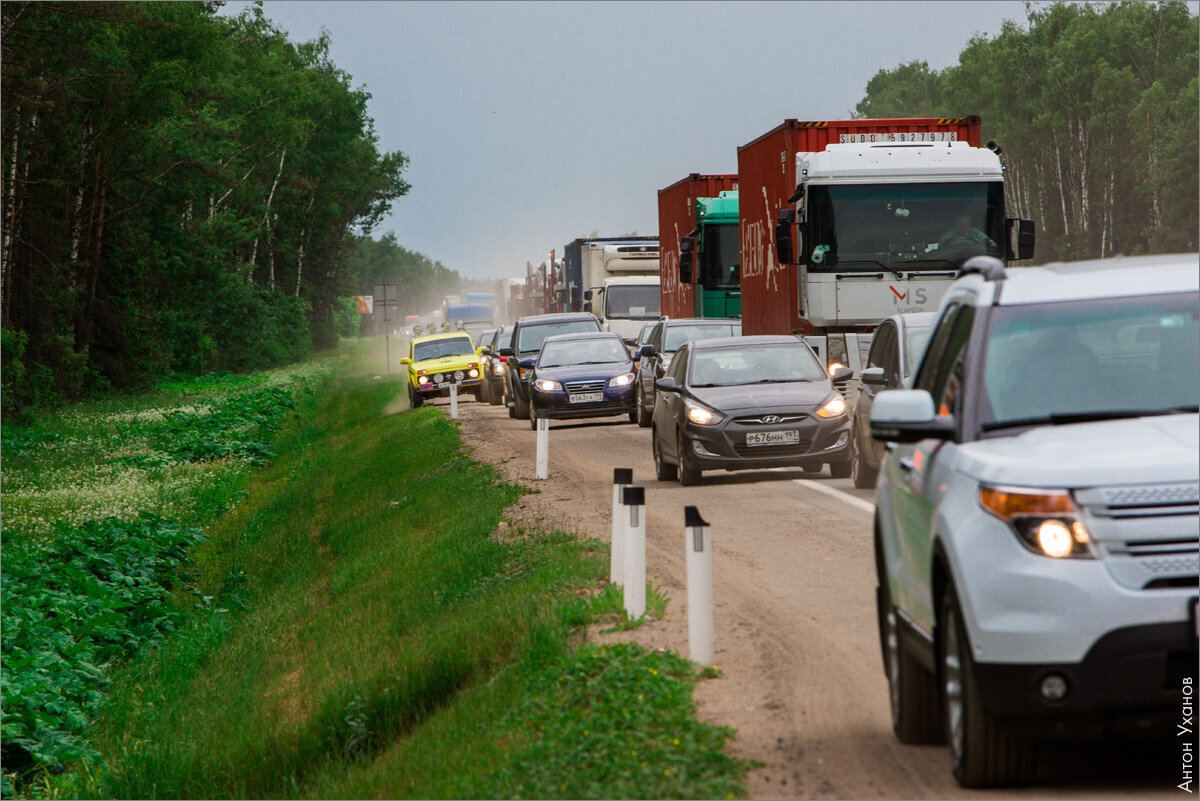 Уступить дорогу авто далеко. Не дает проехать. Не дает проехать. Не дает проехать. Кто из водителей, выполняющих поворот, нарушит правила?.