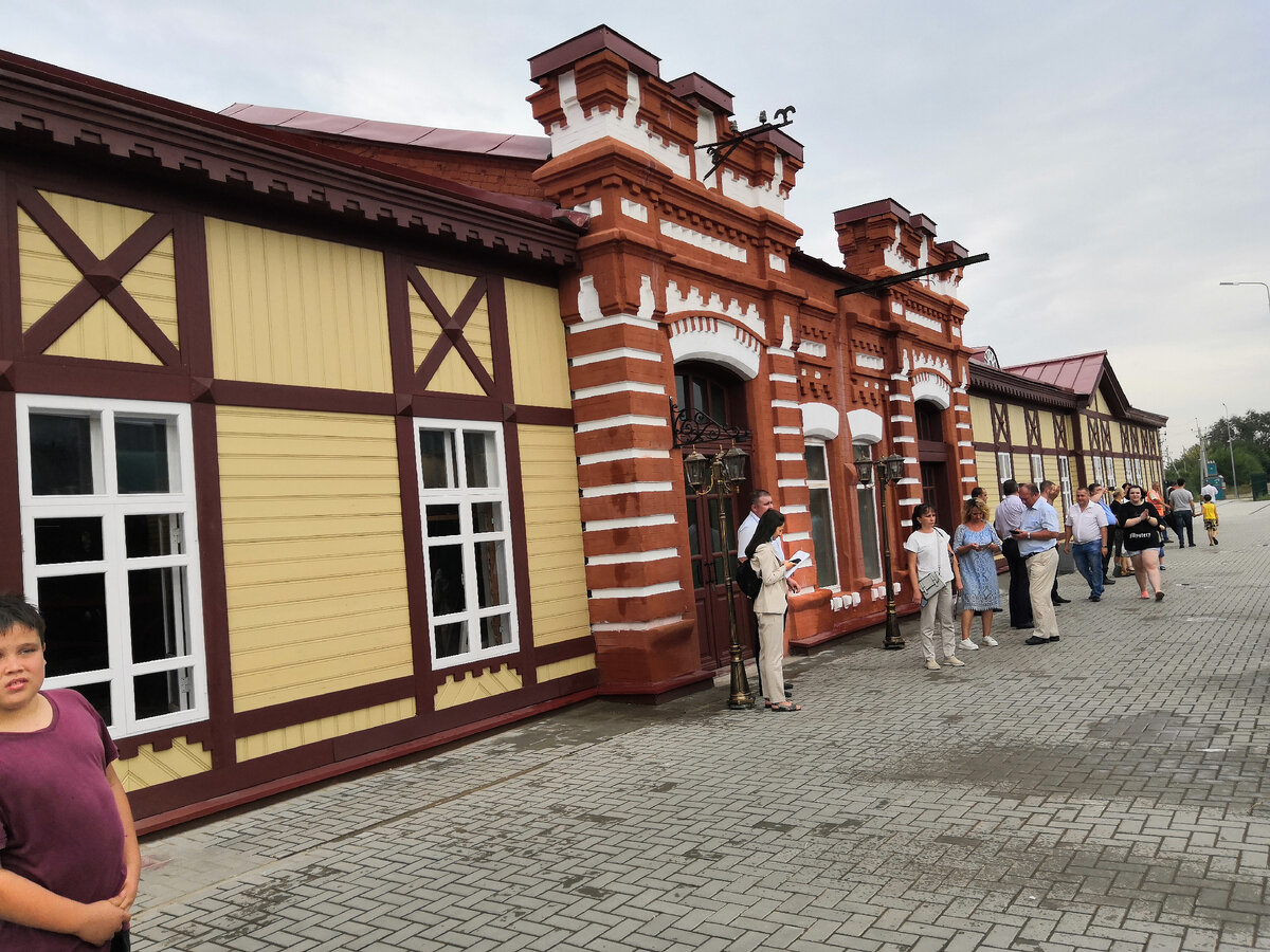 Вокзал со стороны перрона.