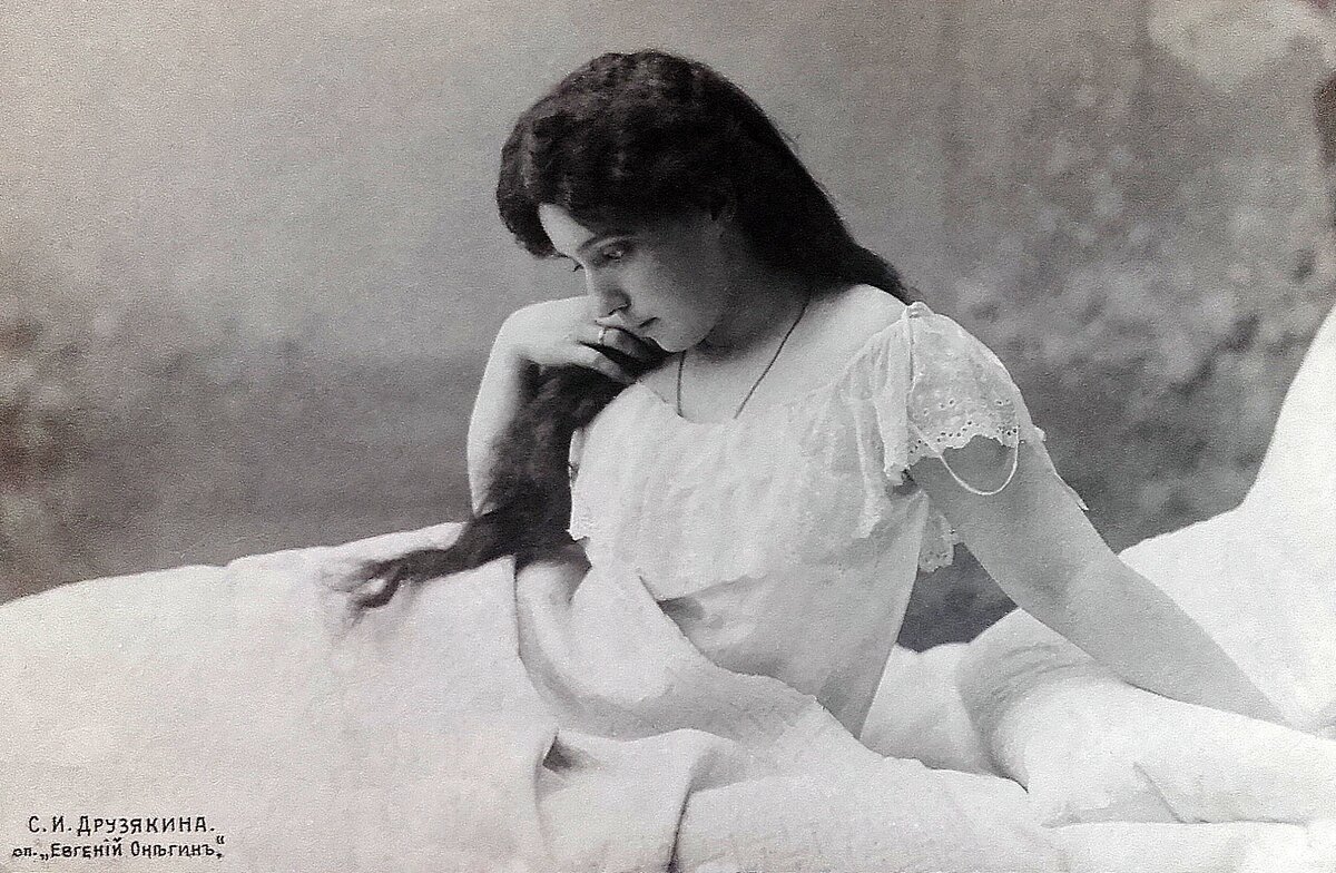 Софья Ивановна Друзякина, сопрано, выдающаяся русская певица в роли Татьяны в опере П. И. Чайковского "Евгений Онегин". Вот эти роскошные локоны и пряди!