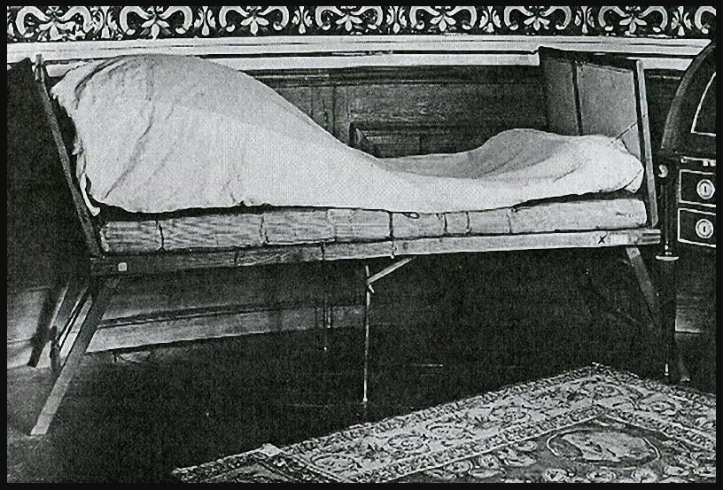 Место где умирает человек. Спальня Марии Федоровны в Михайловском замке.