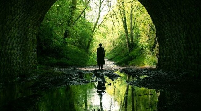 Кадр из фильма ужасов "Род мужской"(2022).