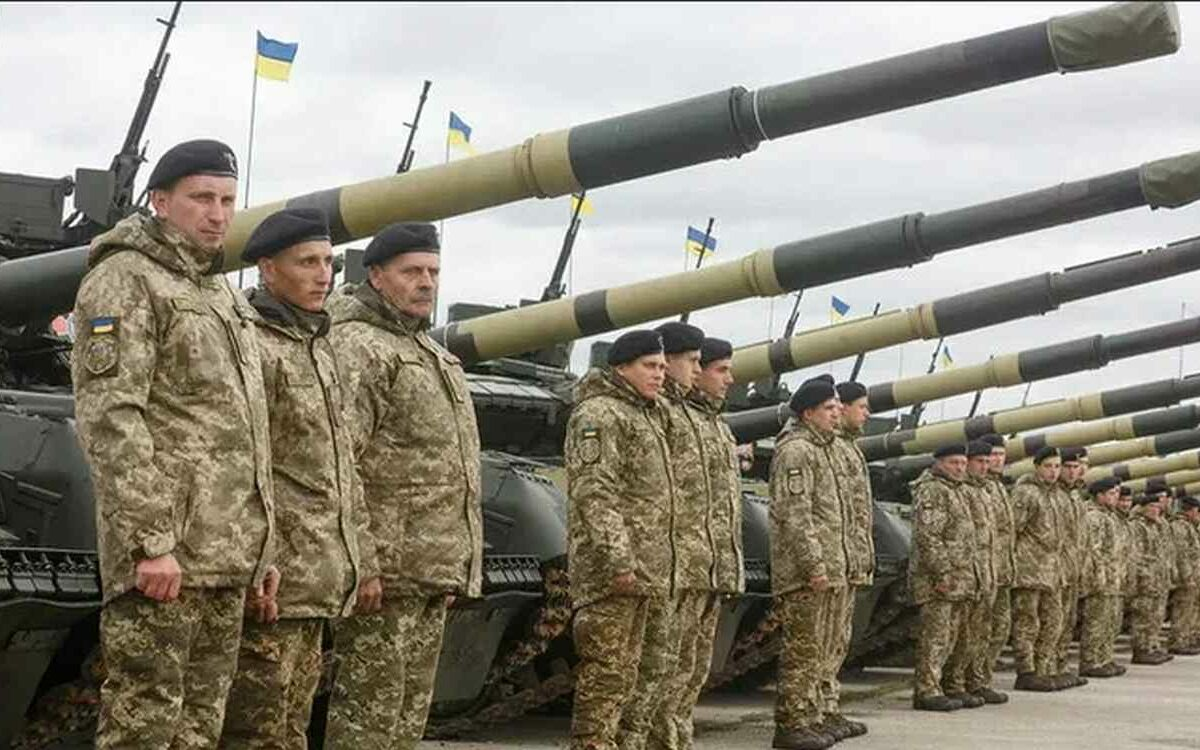 Украина какой строй. Украинские военные. Британские военные на Украине. Армия России на Украине. Войска РФ на Украине.
