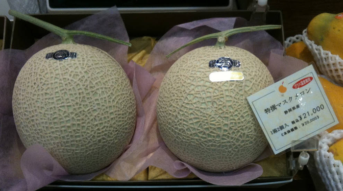 Sunt greu de cumpărat, uneori arată neobișnuit și costă întotdeauna mulți bani.  Ce au în comun toate aceste produse?-9