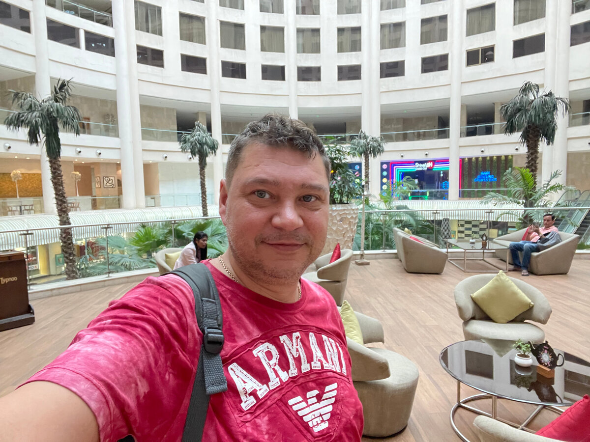 Кофейня в отеле Radisson Dwarka 5*